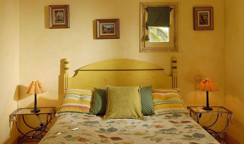 Hotel La Grande Bastide Сен Пол дьо Ванс Екстериор снимка