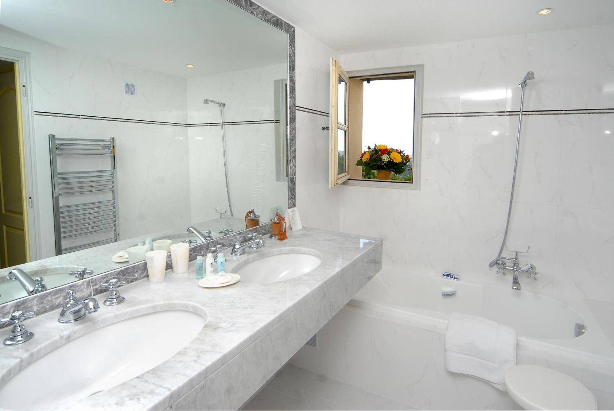 Hotel La Grande Bastide Сен Пол дьо Ванс Екстериор снимка