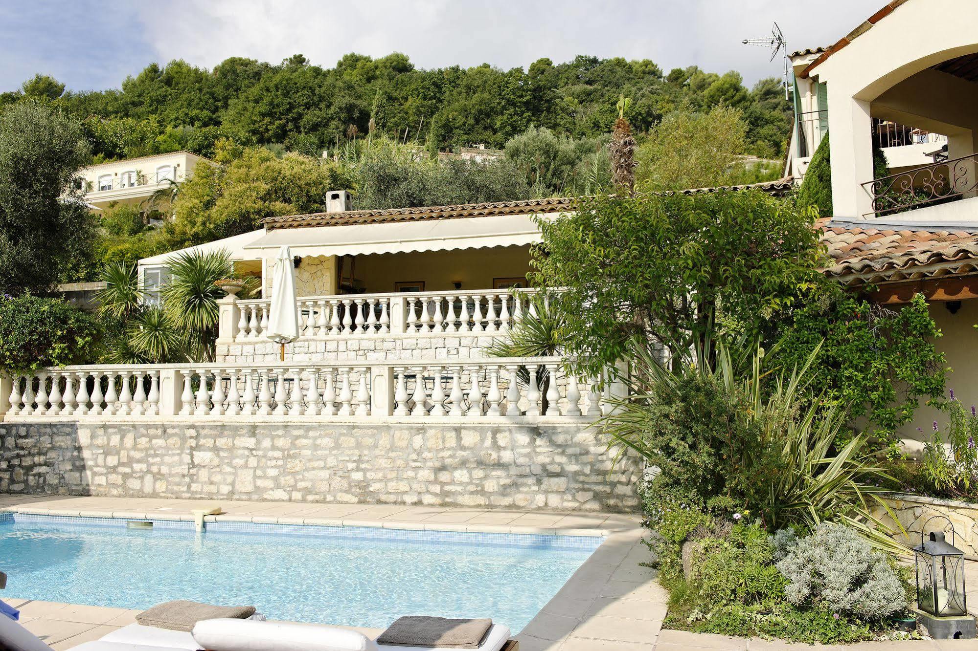 Hotel La Grande Bastide Сен Пол дьо Ванс Екстериор снимка